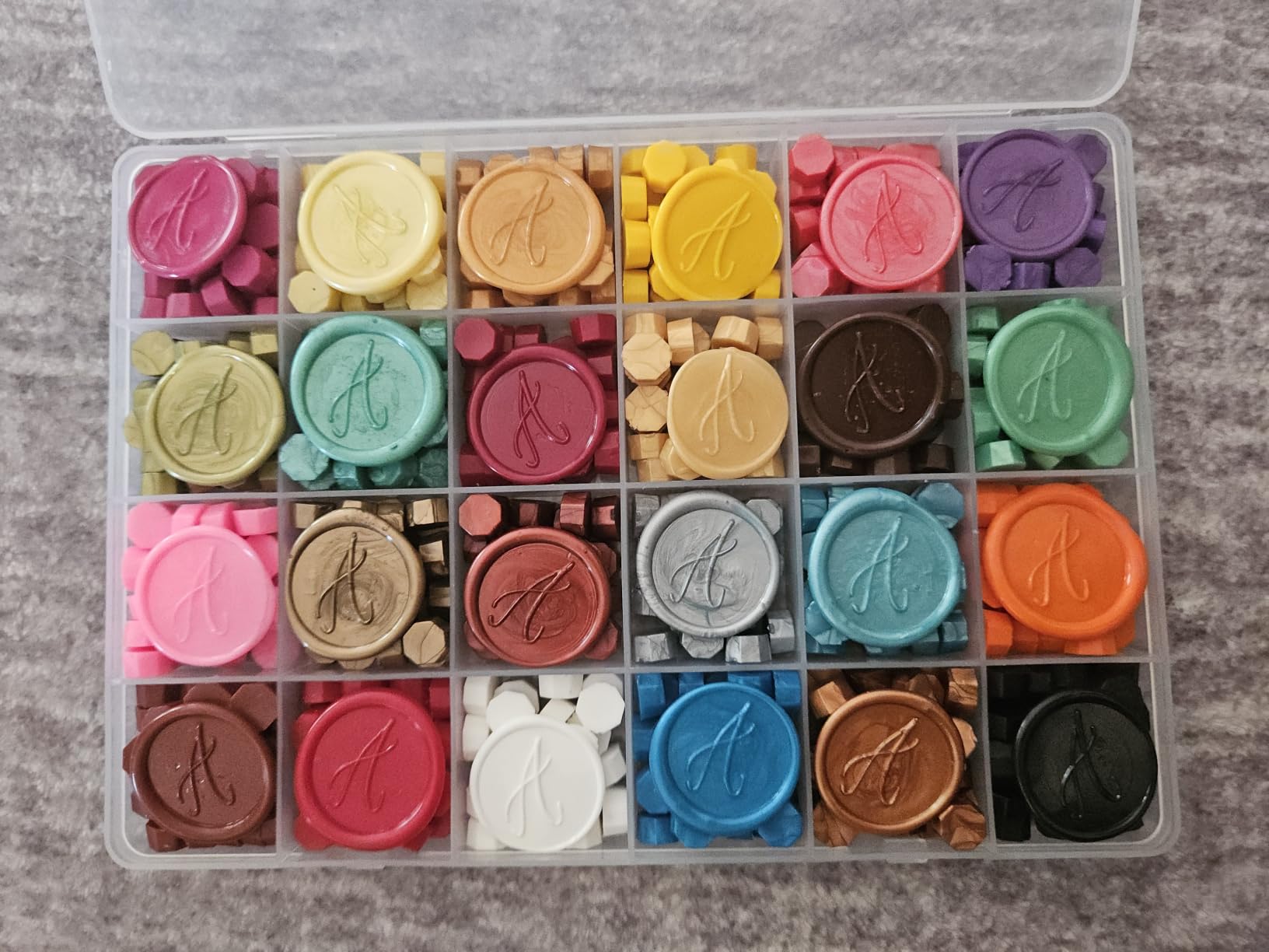 PAXCOO 624Pcs Sealing Wax Beads, Sealing Wax for Wax Seal Stamp, Hexagon Wax Seal Beads with A Wax Spoon and 4Pcs Tea Candles (24 Colors) customer photo 1