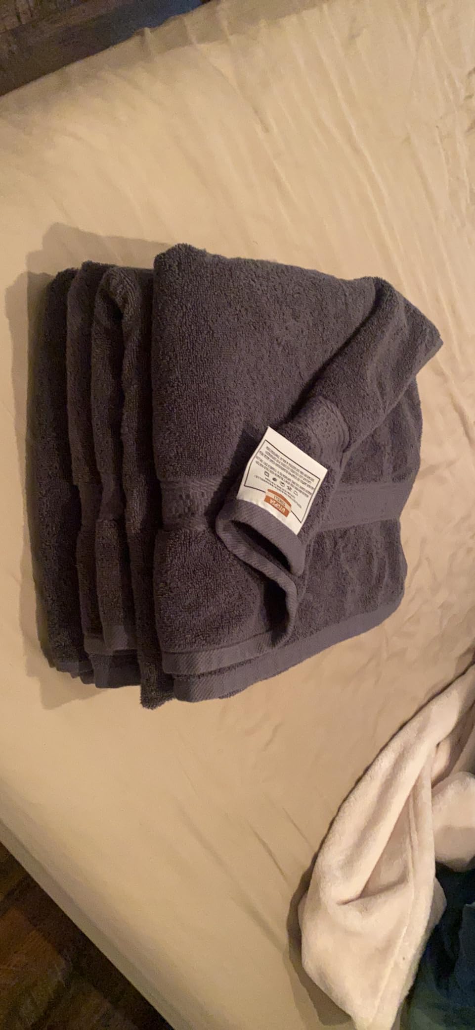 Utopia Towels 4 Pack Premium Bath Towels, 27x54 in, 600 GSM Cotton Grey | Premium Lightweight Ring Spun Cotton Towels - Highly Absorbent, Quick-Drying, Soft Feel, Perfect for Daily Use customer photo 1