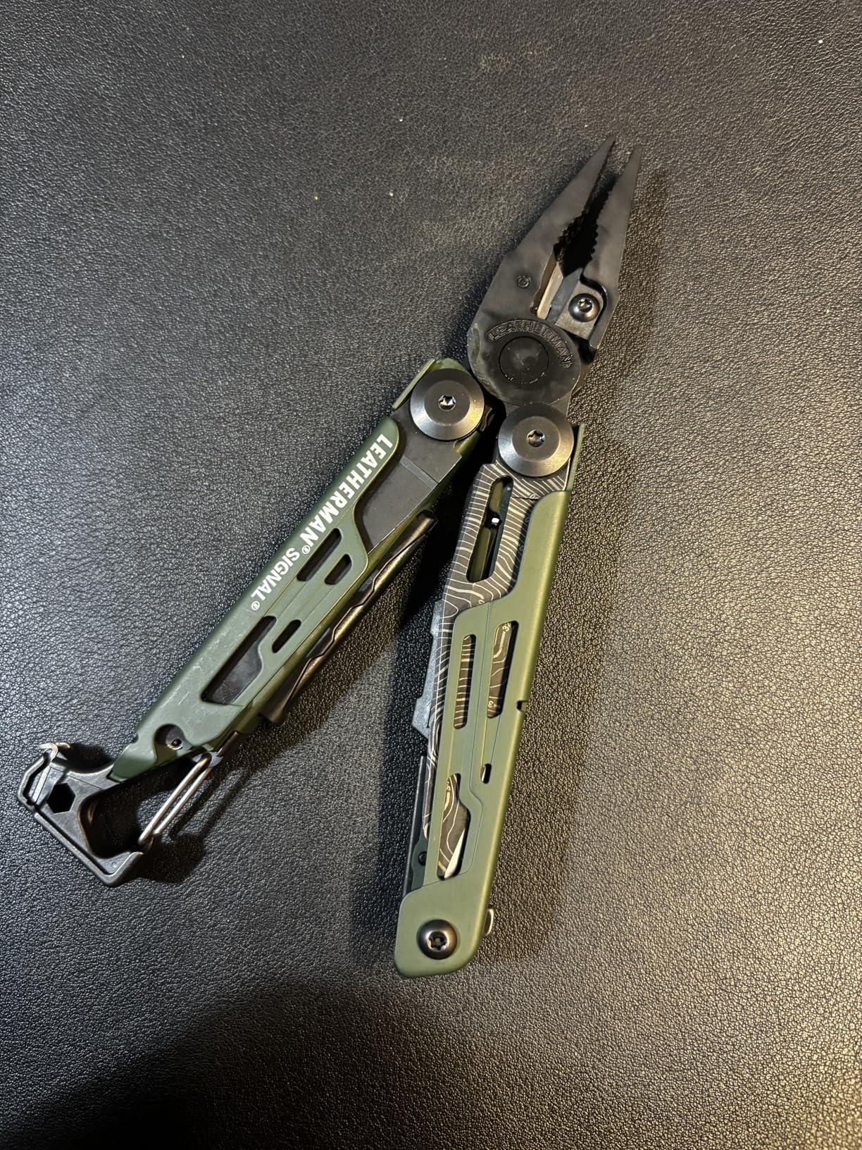 LEATHERMAN, Signal, 19-in-1 Multi-tool for Outdoors, Camping, Hiking, Fishing, Survival, Durable & Lightweight EDC, Made in the USA, Coyote Tan customer photo 2