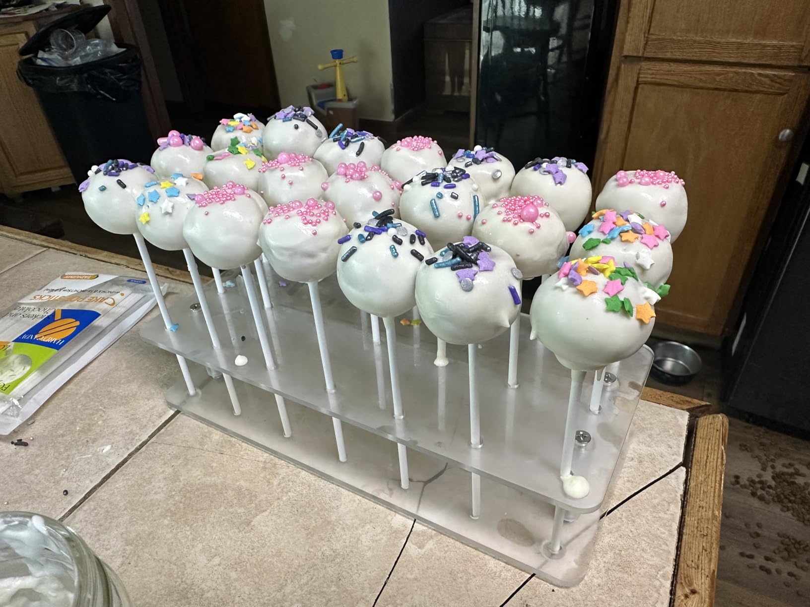 Goabroa Cake Pop Stand, 21 Holes Clear Acrylic Cakepops Display Stand, Transparent Cake pop Holder for Cake pop Sticks Under 0.2 inch (5mm) Diameter customer photo 1