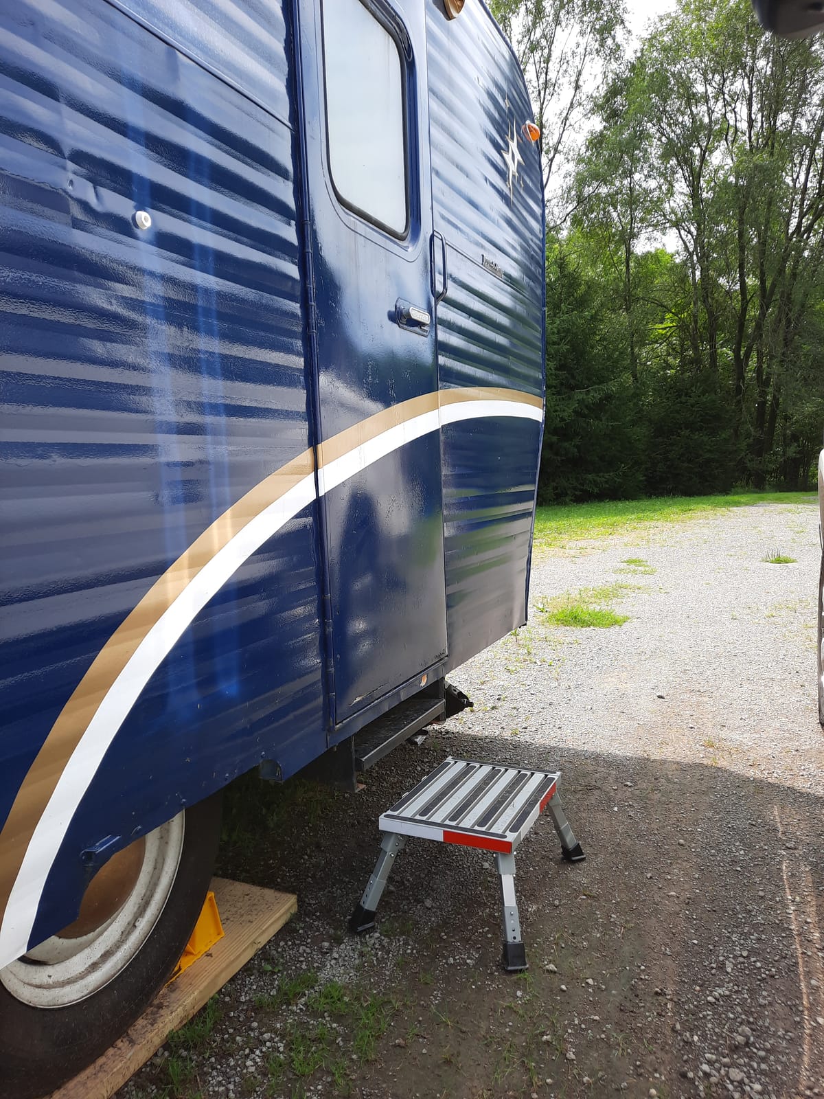 Homeon Wheels Adjustable RV Step Stool, Folding Aluminum Non-Slip Platform customer photo 2