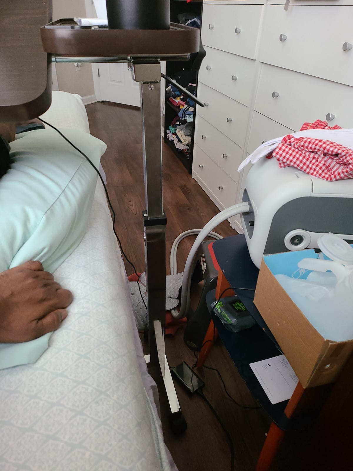 Vaunn Medical Adjustable Tilt Overbed Bedside Table with Wheels for Hospital and Home Use customer photo 2