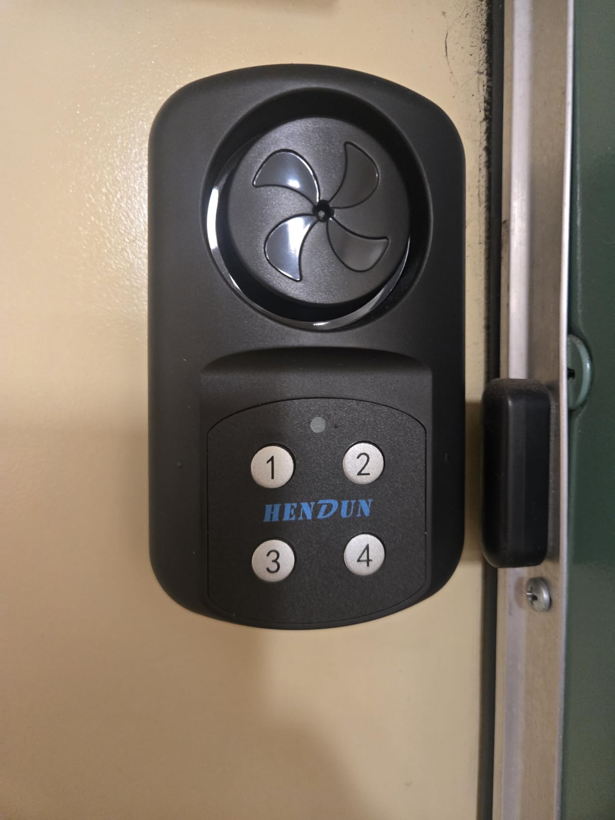 HENDUN Outdoor Door Alarm with Remote, Waterproof IP67, 140dB Loud, 1 Pack | Super Loud Inground Pool Safety Alarm, Gate Open Sensor, Door Entrance Alert, Wireless Fence Magnetic Contact Alarm customer photo 1