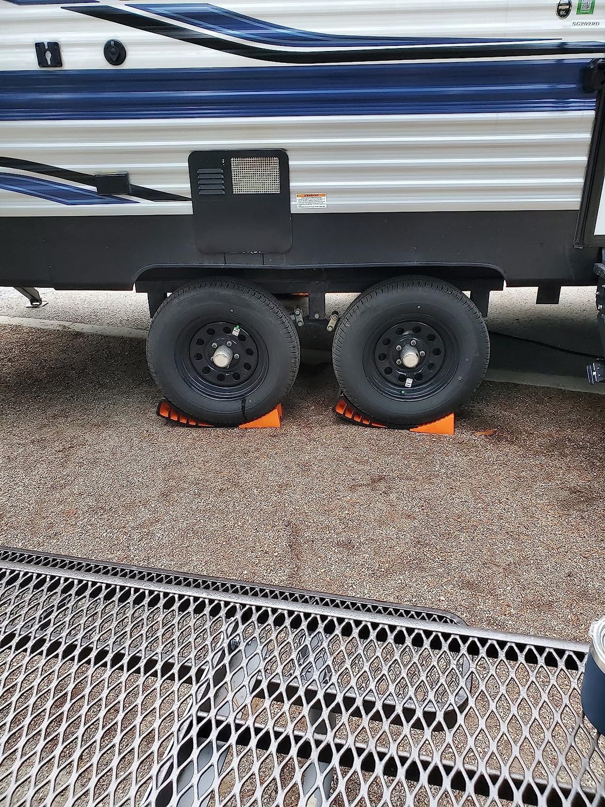 CARMTEK Camper Leveler 2-Pack Kit | Curved RV Levelers with Trailer Wheel Chocks for Dual Axle Trailers | Faster RV Leveling System Than RV Leveling Blocks | RV Accessories for Travel Trailers customer photo 1