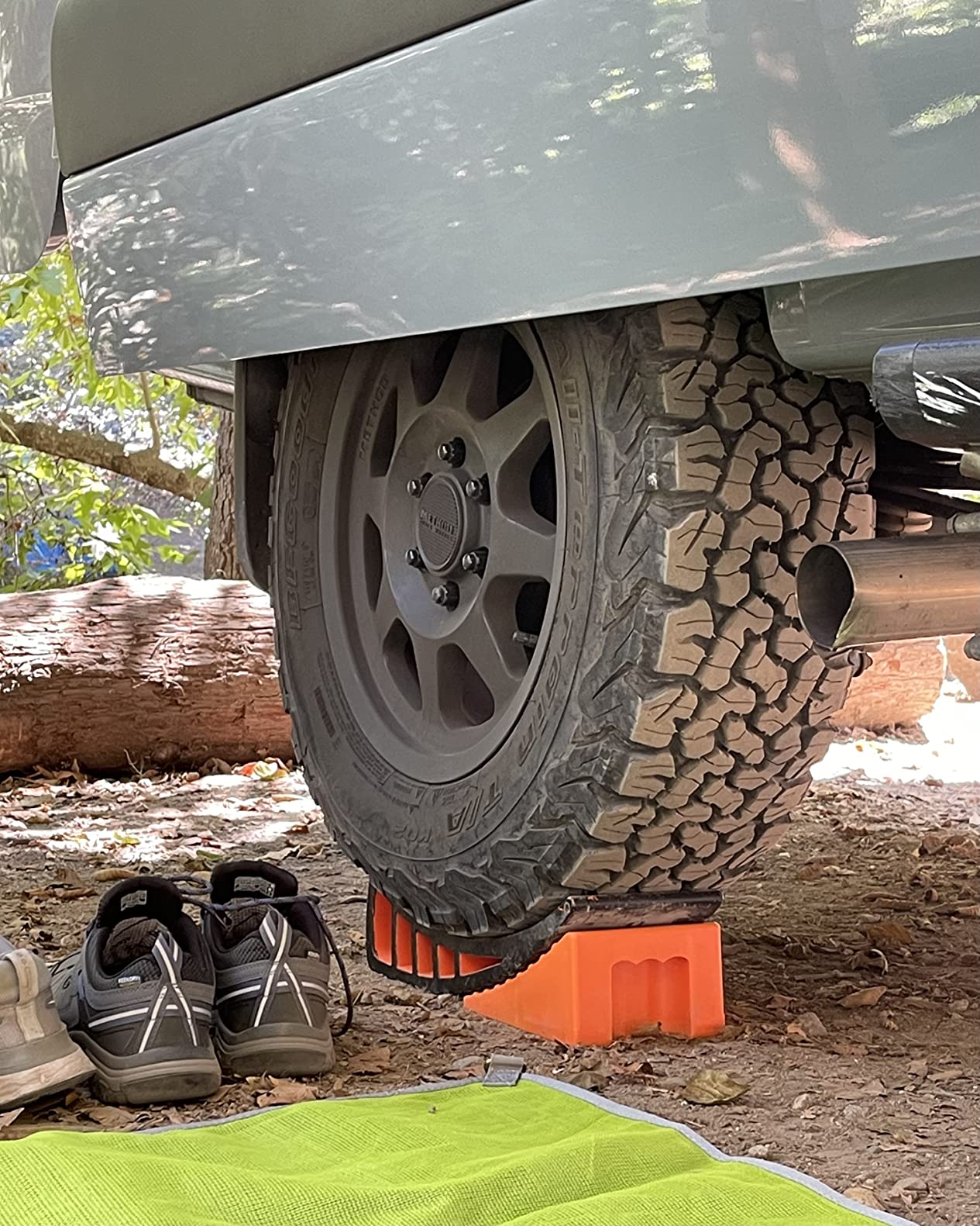 CARMTEK Camper Leveler 2-Pack Kit | Curved RV Levelers with Trailer Wheel Chocks for Dual Axle Trailers | Faster RV Leveling System Than RV Leveling Blocks | RV Accessories for Travel Trailers customer photo 2