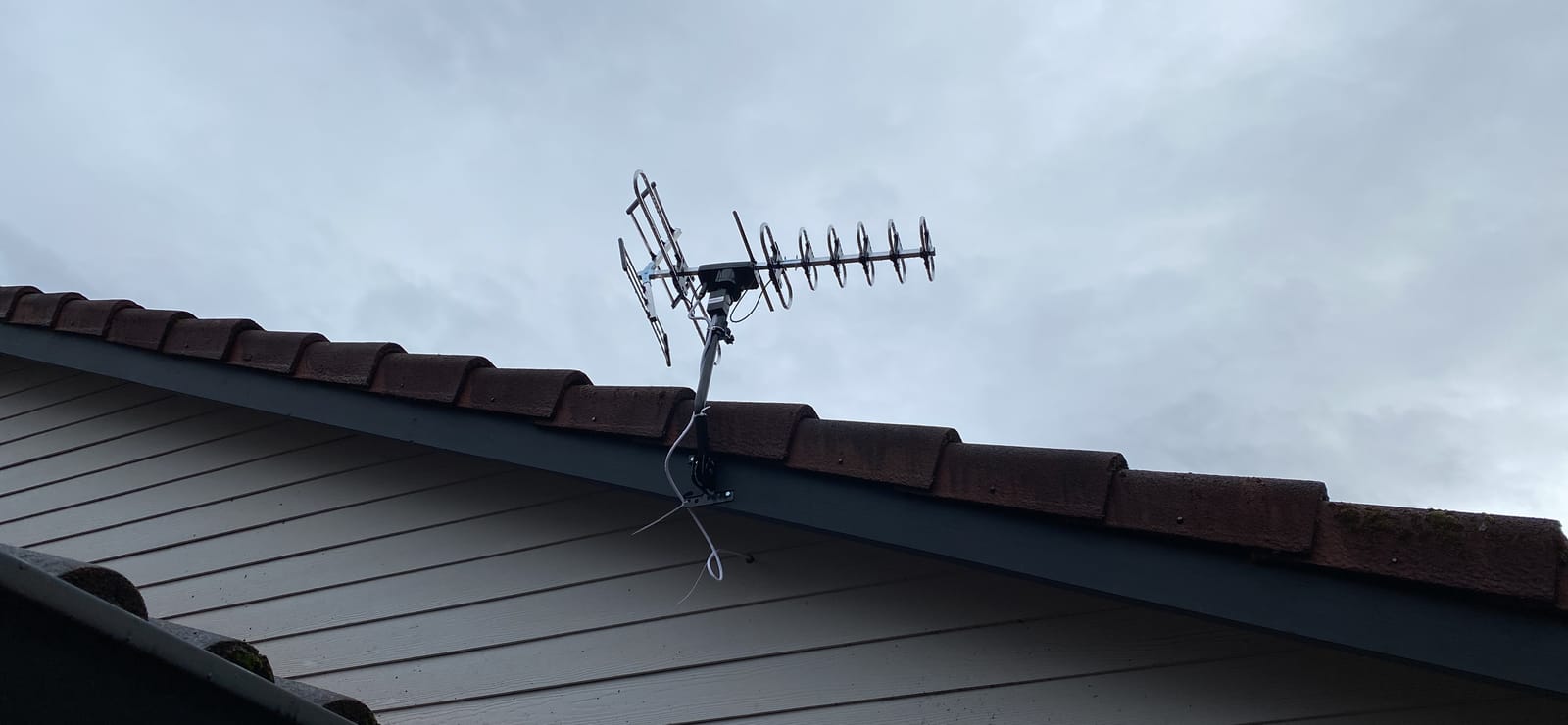 Five Star Outdoor Digital Amplified HDTV Antenna - up to 200 Mile Long Range, Directional 360 Degree Rotation, HD 4K 1080P FM, Supports 5 TVs Plus Installation Kit and Mounting Pole customer photo 2