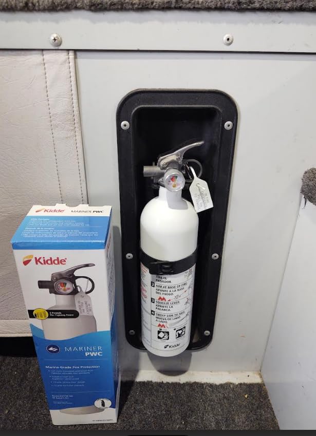 Kidde Mariner PWC Fire Extinguisher for Jet Skis, 5-B:C, KD57W-5BC | Coast Guard Approved Personal Watercraft Extinguisher, Very Small Liquids/Gases & Electrical Fires, 2.5 lb. Dry Chemical customer photo 1