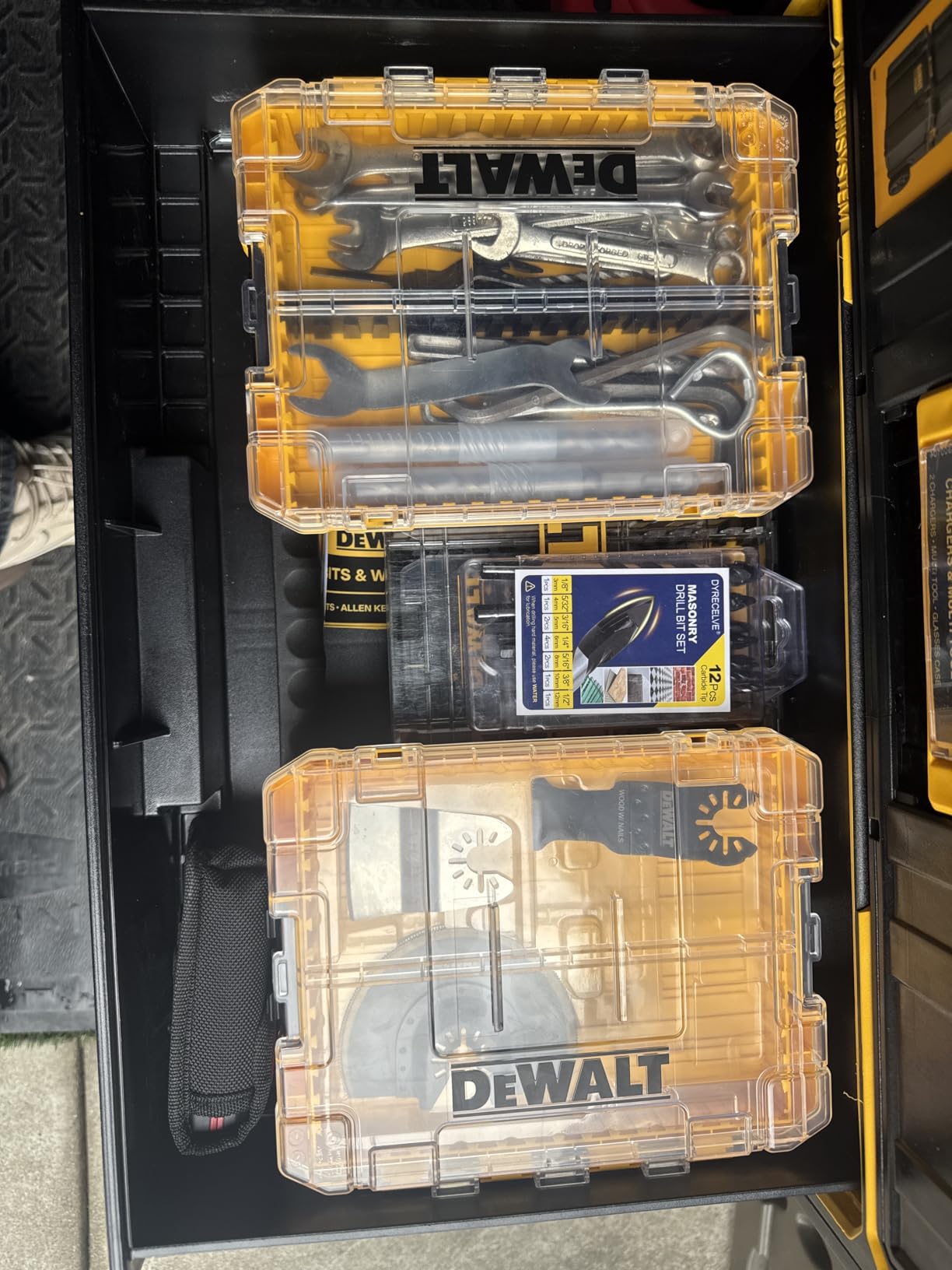 DEWALT Tool Box, Medium 8-Compartments Small Parts Organizer, Portable Tough Case Screw Organizer Toolbox with Customazible Dividers (DWAN2190) customer photo 1