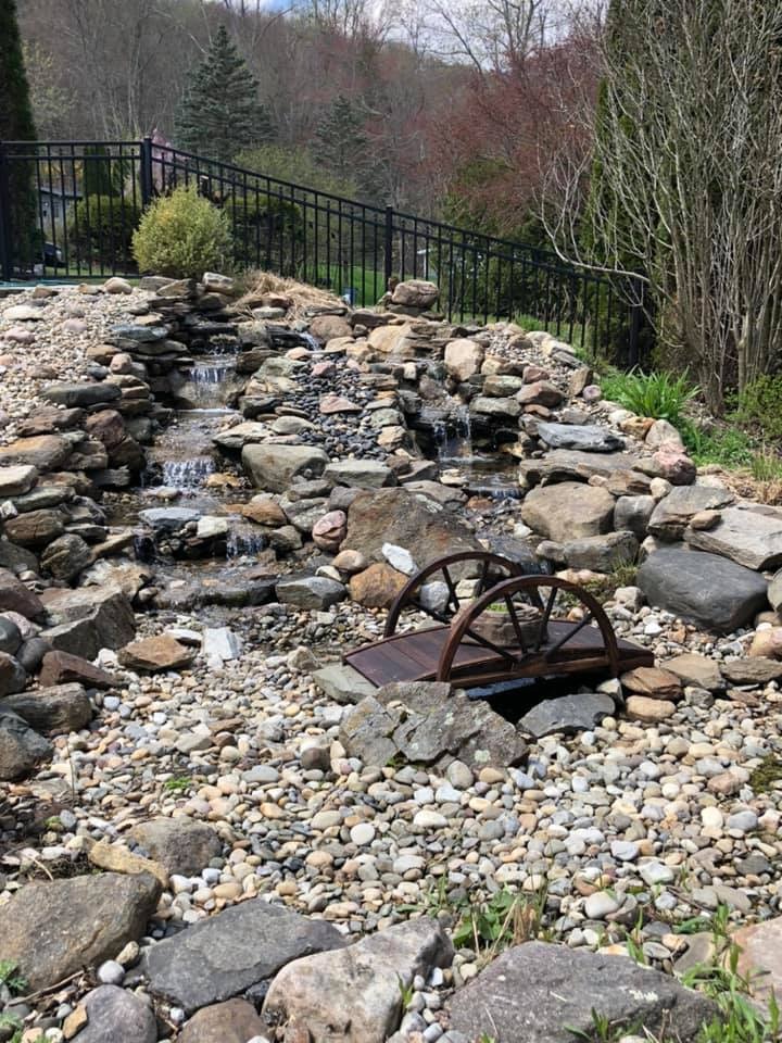 Outsunny 3.3ft Wooden Garden Bridge Half-Wheel Style Railings, Stained Wood | Arc Footbridge, Solid Fir Construction customer photo 2