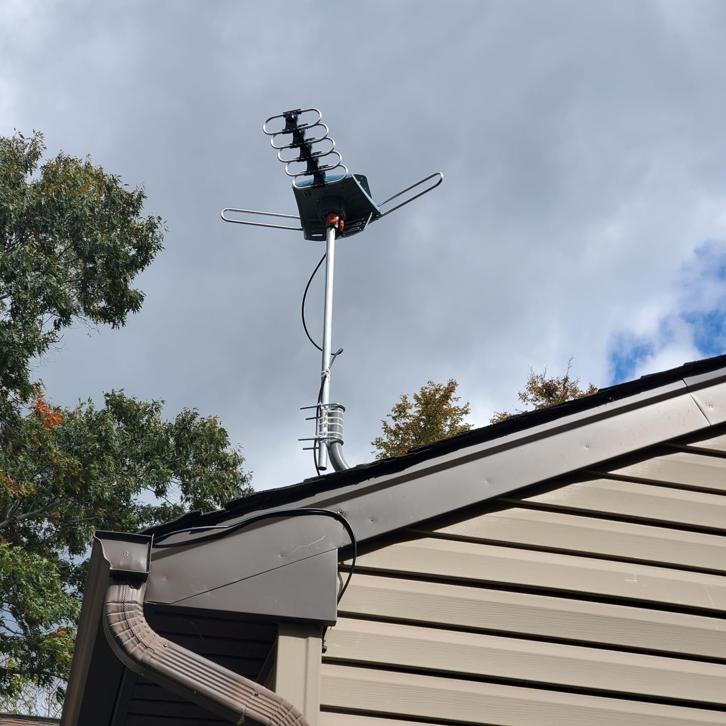 Five Star HDTV Antenna Amplified Digital Outdoor Antenna 150 Miles Range, 360 Degree Rotation Wireless Remote, with 40FT RG6 Coax Cable Installation Kit Supports 5 TVs customer photo 2