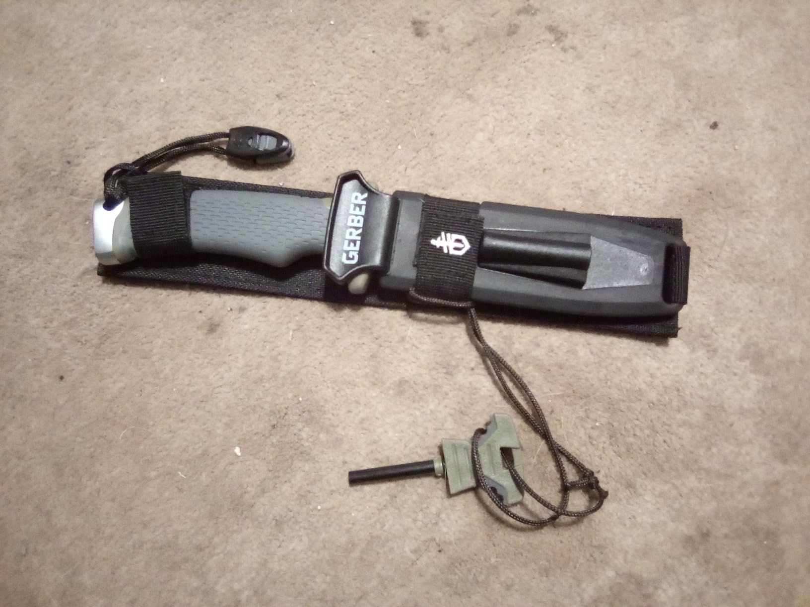Gerber Ultimate Survival Knife, Fixed Blade Knife with Combo Edge, includes Fire Starter Edge and Ferro Rod, Whistle, Sheath with Integrated Sharpener customer photo 2