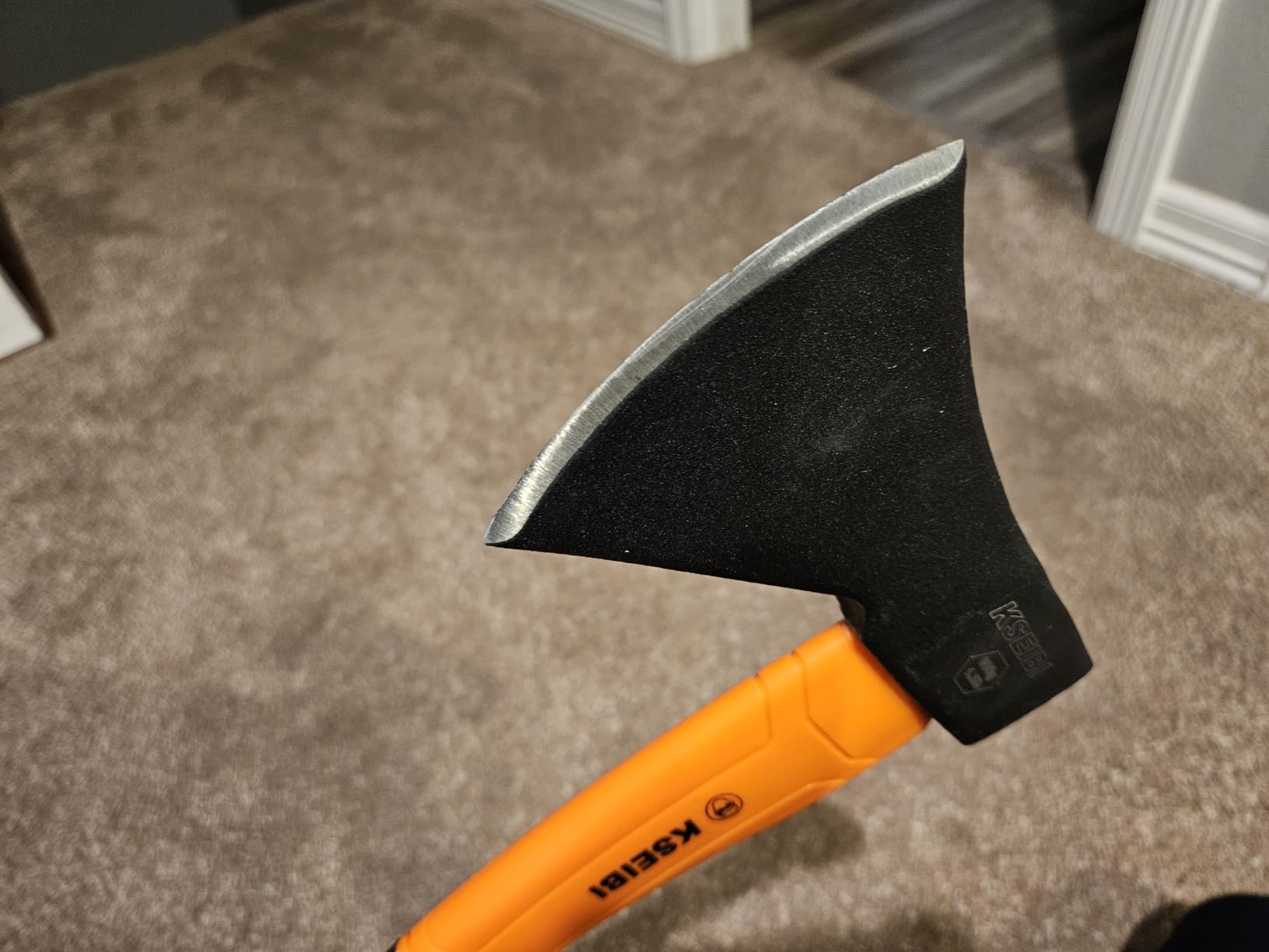 KSEIBI Wood Axe, Small Outdoor Camp Hatchet for Splitting and Kindling Wood, Forged Steel Blade with Anti-Slip and Shock Reduction Handle Great Throwing Axes and Hatchets (Modern) customer photo 2