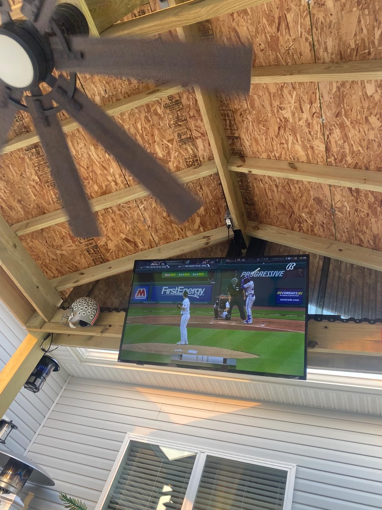 VEVOR Swivel Motorized TV Lift Stroke Length 40 Inch Motorized TV Mount Fit for 32-70 Inch TV Lift with Remote Control Height Adjustable 28.74-68.11 Inch, Load Capacity 154 Lbs, Manual Swivel L/R 30 Degrees customer photo 1