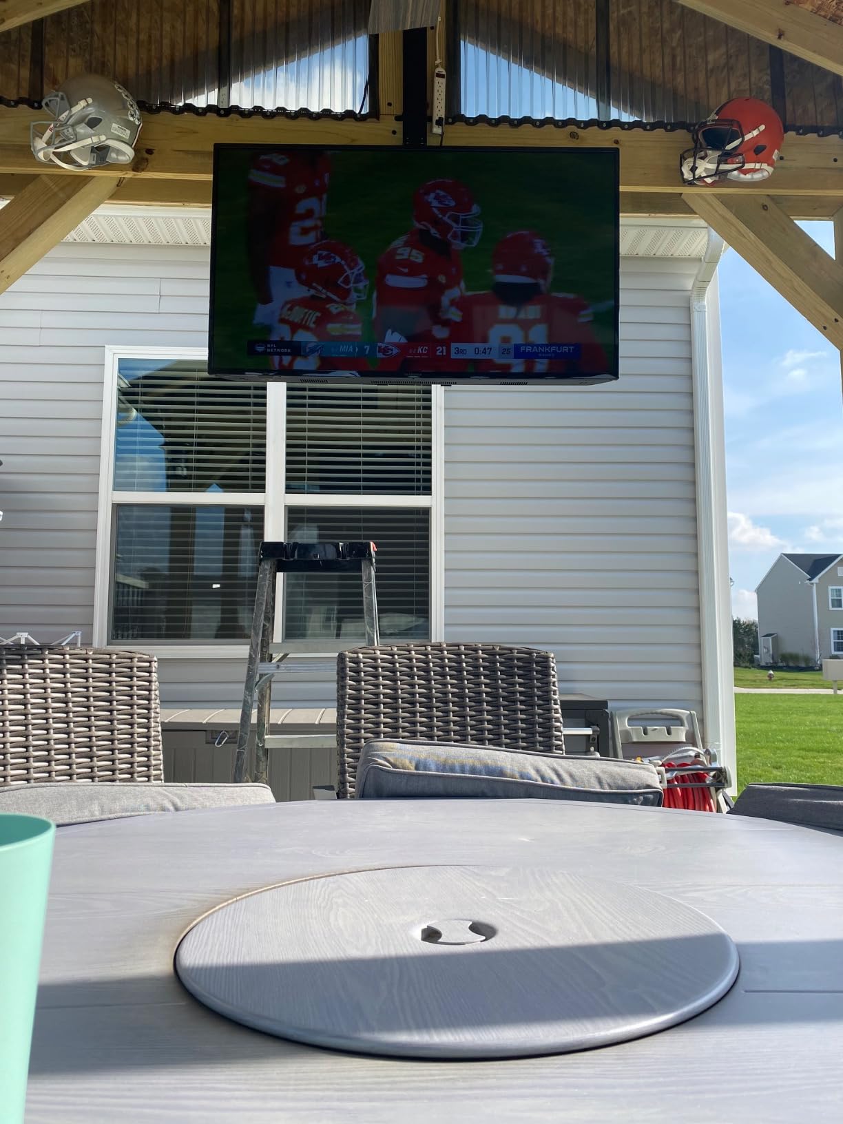 VEVOR Swivel Motorized TV Lift Stroke Length 40 Inch Motorized TV Mount Fit for 32-70 Inch TV Lift with Remote Control Height Adjustable 28.74-68.11 Inch, Load Capacity 154 Lbs, Manual Swivel L/R 30 Degrees customer photo 2