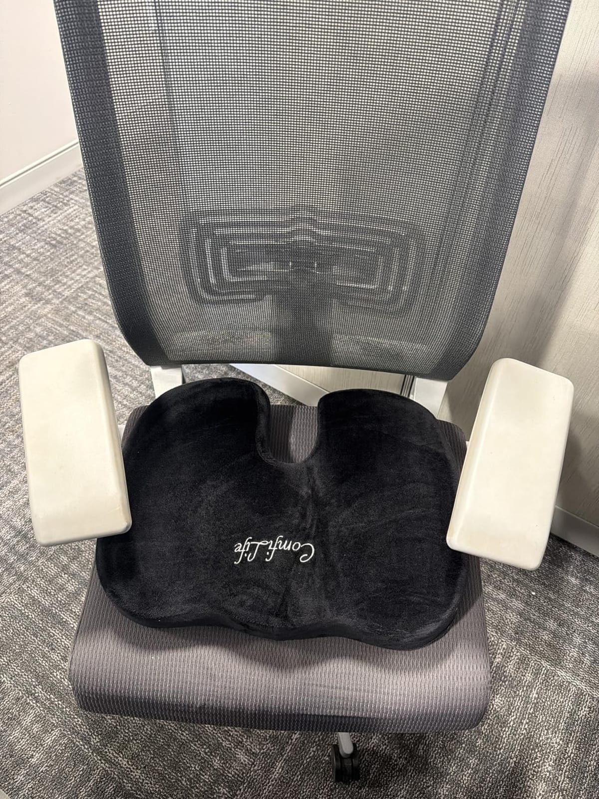 ComfiLife Doctor Recommended Seat Cushion - Premium Gel & Memory Foam Office Chair, Car Seat, Lifting Cushion for Back & Sciatica Relief (Black) customer photo 2