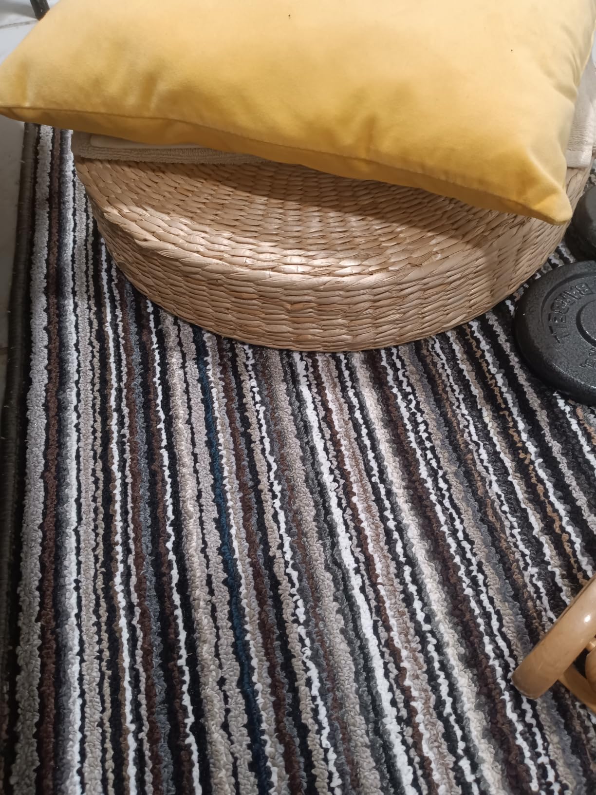 HUAWELL 2 Pack Tatami Floor Pillow Sitting Cushion Bigger Size, Round Padded Room Floor Straw Mat for Outdoor Seat (Dia: 19.7) customer photo 1