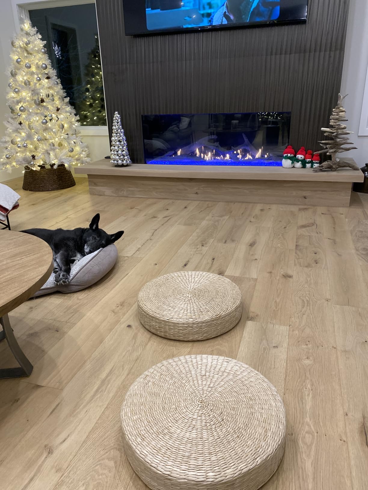 HUAWELL 2 Pack Tatami Floor Pillow Sitting Cushion Bigger Size, Round Padded Room Floor Straw Mat for Outdoor Seat (Dia: 19.7) customer photo 2