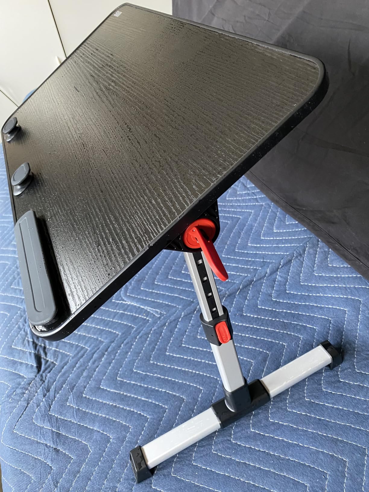 SAIJI Adjustable Laptop Stand Bed Table, Portable Lap Desks, Breakfast Tray Reading Desk for Sofa Couch Bed Floor (Black, Medium Size) customer photo 1