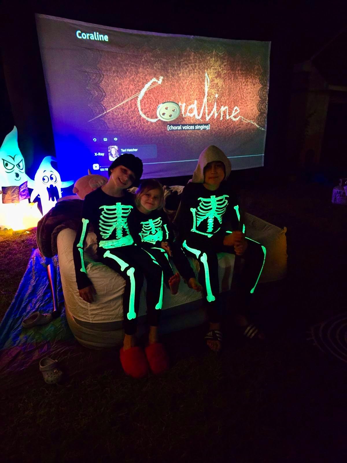 GYUEM 20 feet Inflatable Portable Projector Movie Screen - Huge Air-Blown Cinema Projection Screen Package with Rope, Blower,Tent Stakes - Front & Rear Projection,for Outdoor Party Backyard Pool Fun customer photo 1