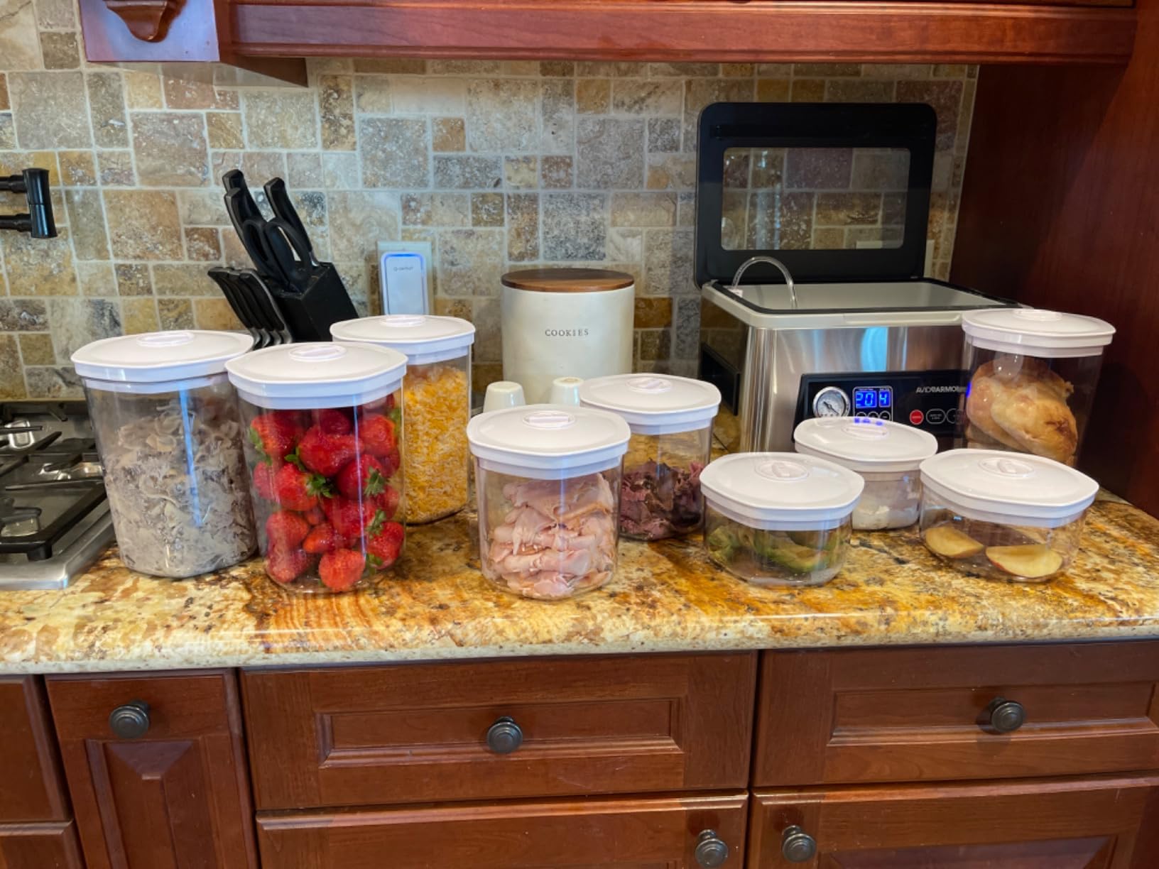 Avid Armor 3 Piece Vacuum Food Container Set for Home Kitchen with Accessory Hose in 2L, 1.4L, and 0.7L Sizes BPA Free customer photo 2