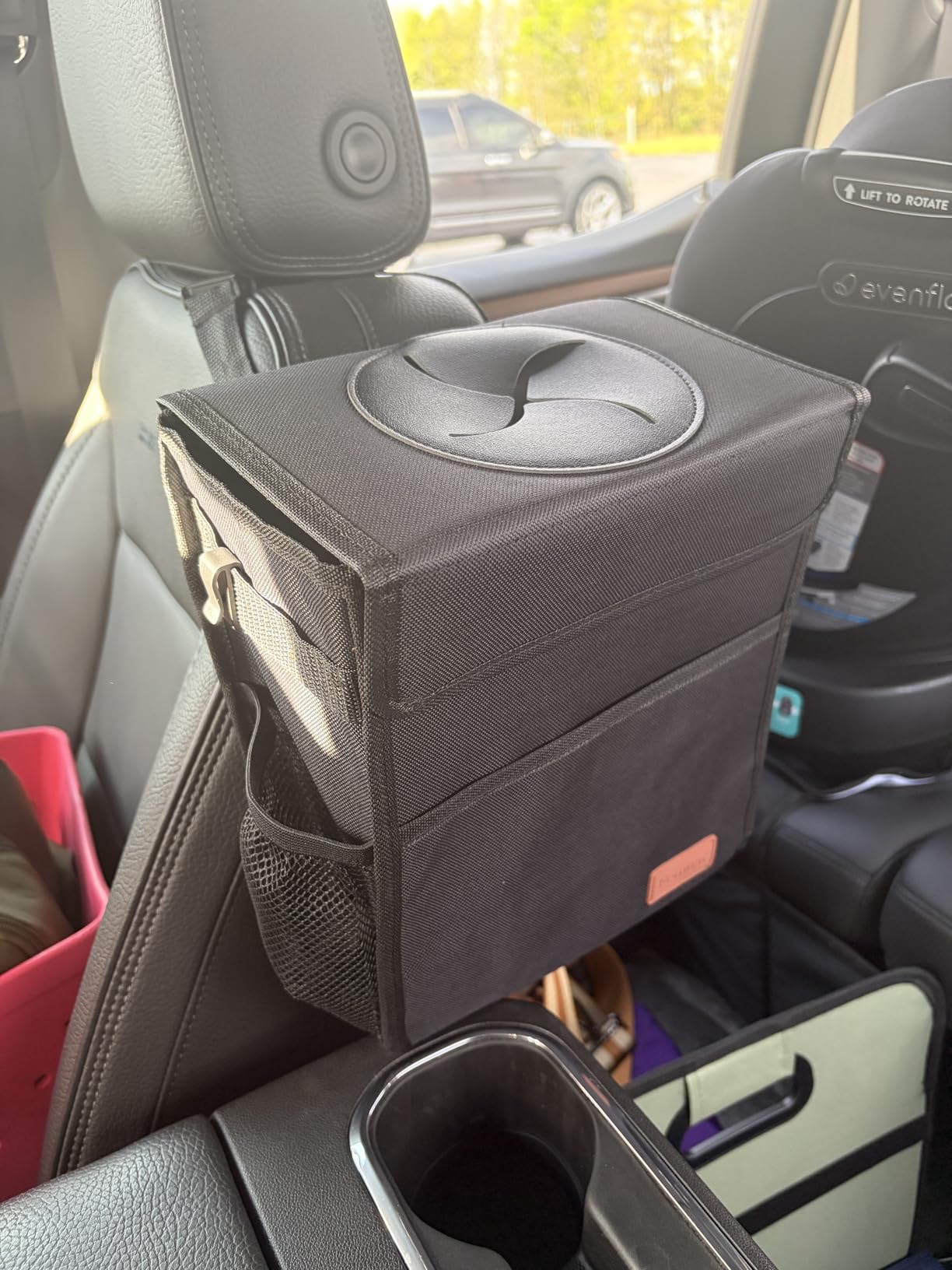 Femuar Leak Proof Car Trash Can with Lid - Waterproof Automotive Garbage Bin for SUVs, Collapsible and Portable Car Trash Bag, Black customer photo 1