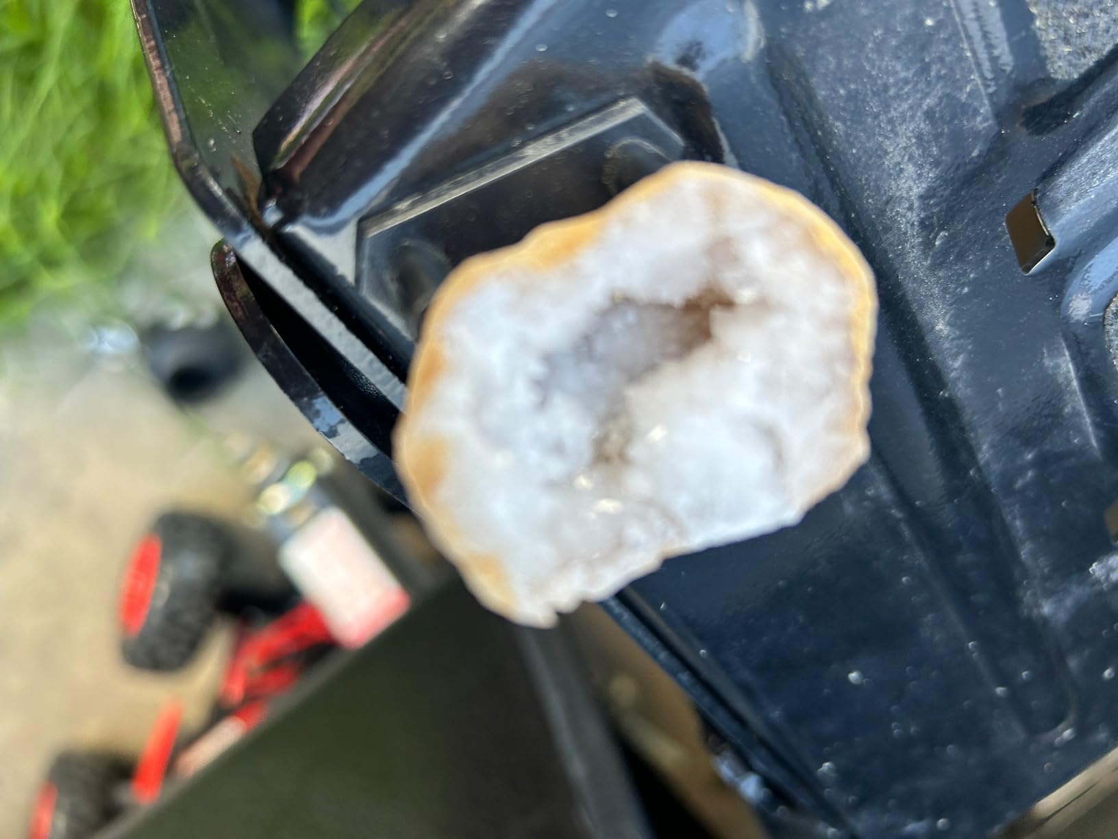 Discovery Mystery Crystal Geode Kit - Crack Open 10 Real Quartz Geodes with Goggles, Magnifying Glass & Display Stands customer photo 1