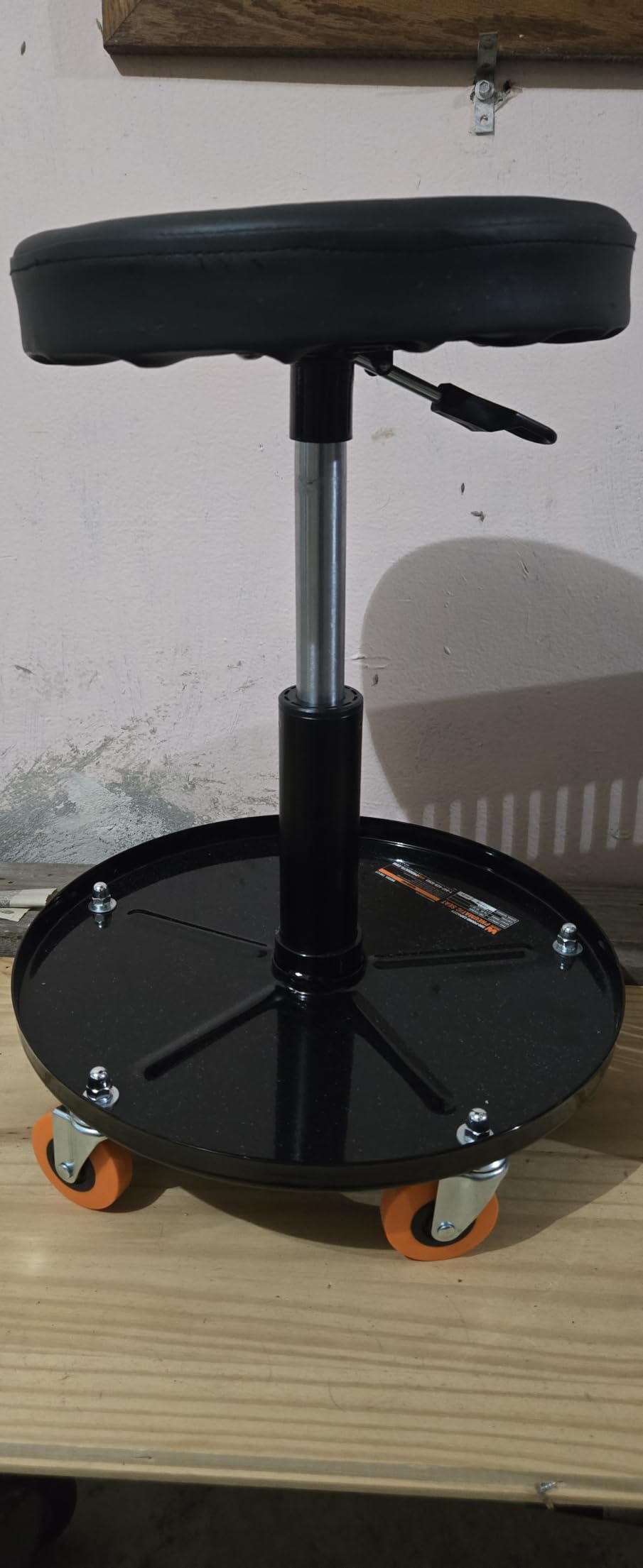 WEN 73012T 300-Pound Capacity Pneumatic Rolling Mechanic Stool customer photo 1