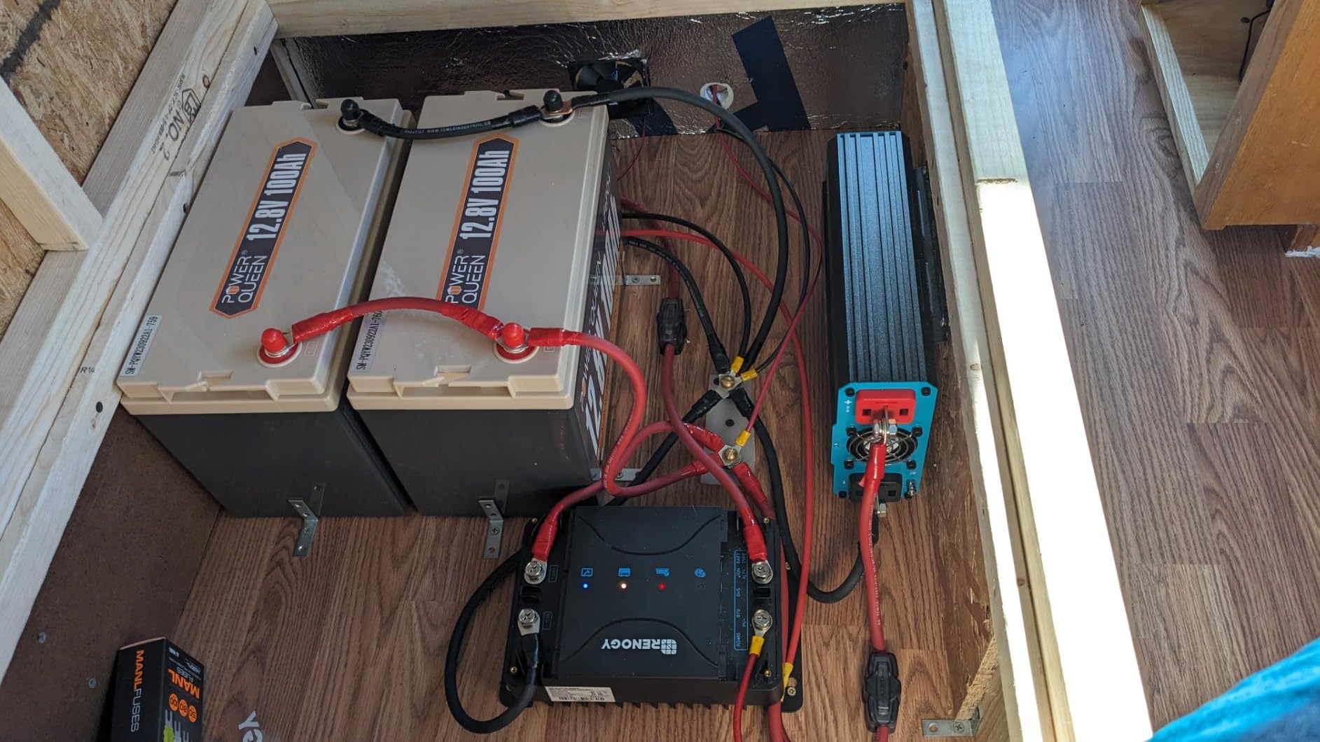 Renogy Smart 50A DC-DC MPPT Battery Charger 12V, Dual Input for RVs/Vans | 50V/660W solar input, AGM/Gel/Flooded/Li, MPPT 99% tracking, alternator+dual input, overvoltage/short protection, negative ground customer photo 2