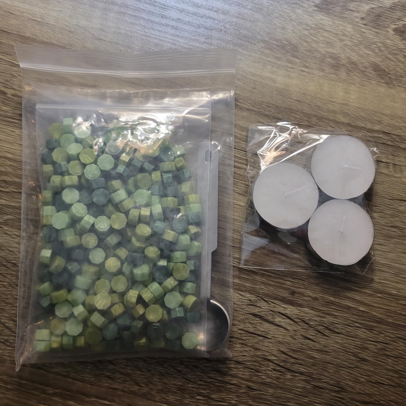 FEPITO 300 Pcs Octagon Sealing Wax Beads with 3 Pcs Tea Candles and 1 Pcs Wax Melting Spoon for Wax Stamp Sealing (Green Mix) customer photo 2