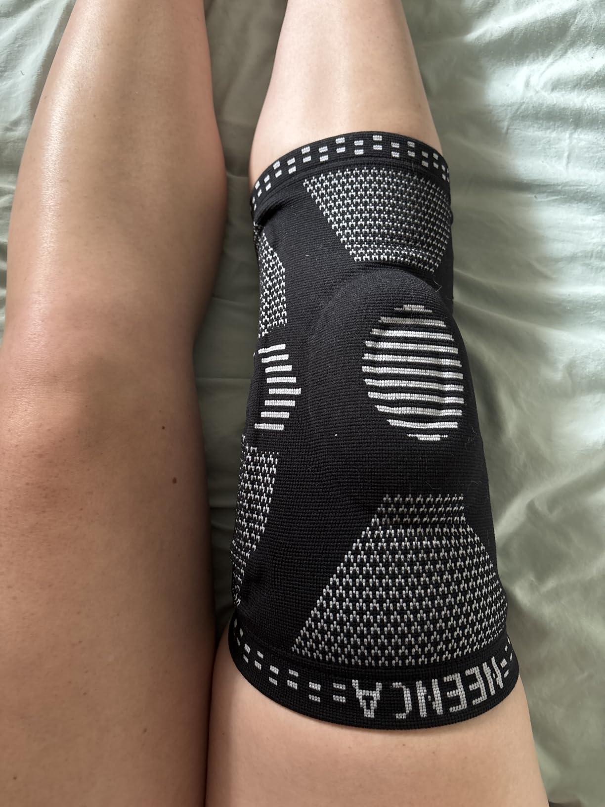 NEENCA Professional Knee Brace with Patella Gel Pad and Side Stabilizers customer photo 1