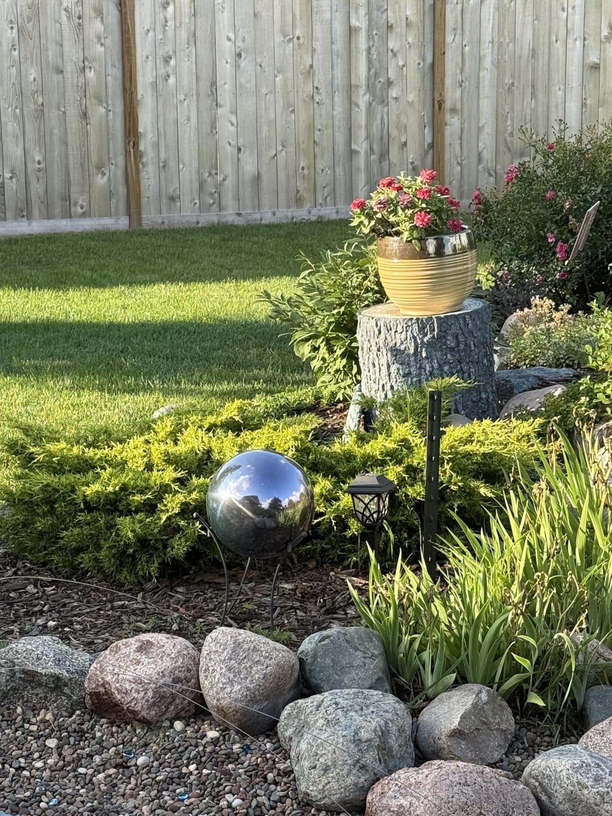 12 Inch Stainless Steel Gazing Globe,v2croft Hollow Ball Mirrored Surface Polished Shiny Sphere,Garden Stainless Steel Gazing Ball for Outdoor Lawn Pond Yard Ornament(Silver) customer photo 1