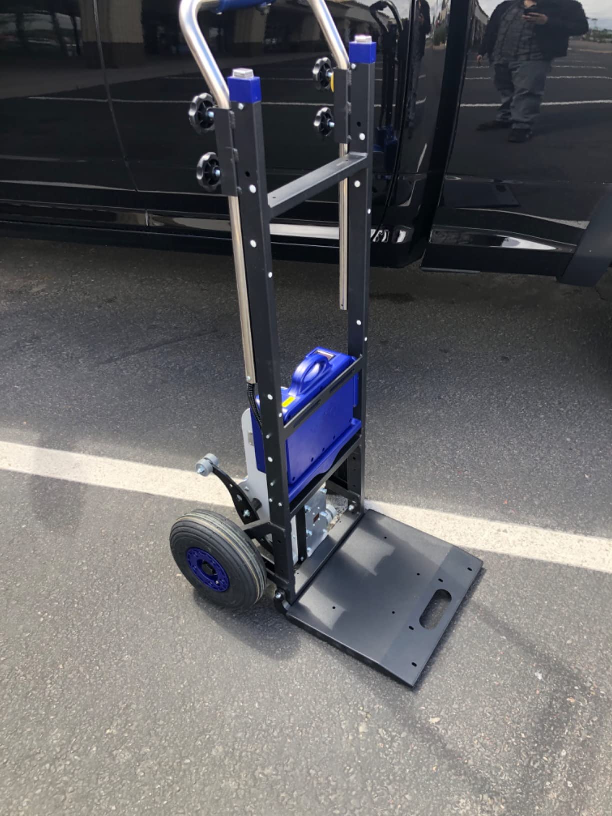 ZW7250GC Electric Stair Climber, 550lb Load Capacity Heavy Duty Stair Climbing Cart Aluminum Powered Stair Climbing Hand Truck with Foldable Handle Solid Wheel Brake System customer photo 1