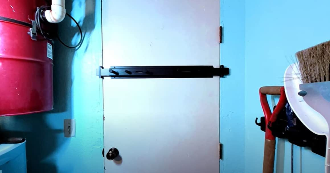 Sihnman Door Bar Lock - Patented Door Barricade Security Bar - Home Safety Improvement, Door Reinforcement, Childproof, Break-in Prevention - Premium Grade Steel Door Mount for 26''-37'' Wide Doors customer photo 1