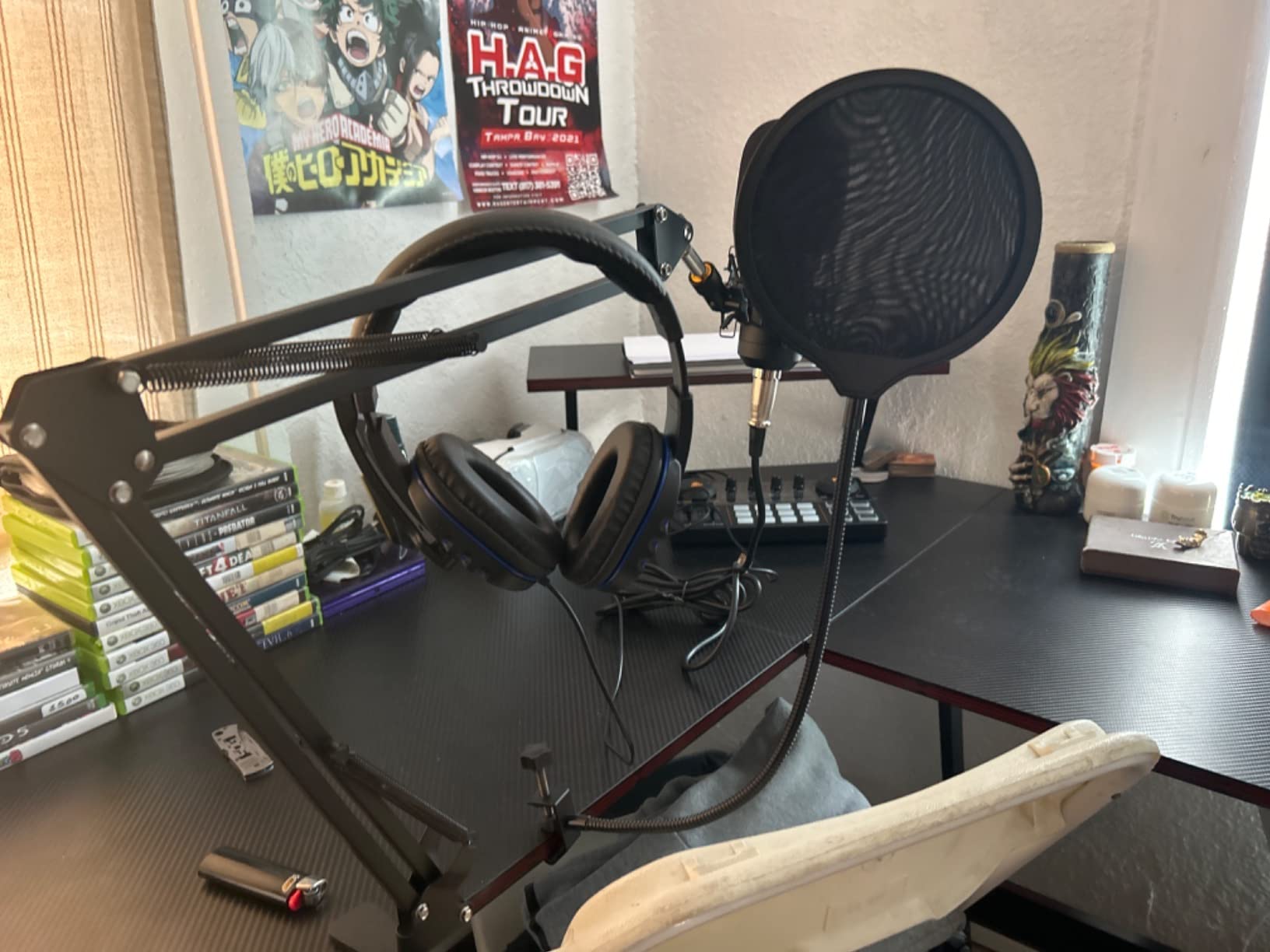 MAONO Podcast Equipment Bundle with Audio Mixer & 3.5mm Mic for Streaming | All-in-one audio production, PC and smartphone-compatible, 4 custom soundpads, AU-AM200-S6 customer photo 2