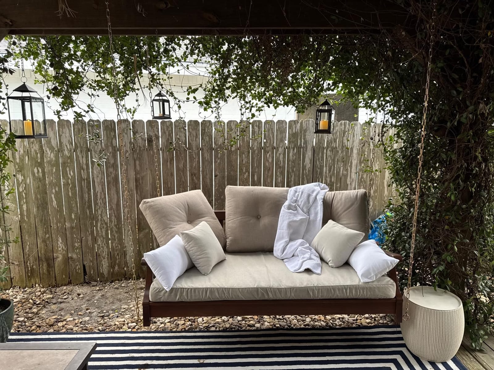 Cambridge Casual Bentley Solid Wood Mahogany Porch Swing, Natural Brown, Durable Weather-Resistant Outdoor Hanging Bench for Porch, Patio, Deck & Garden customer photo 1