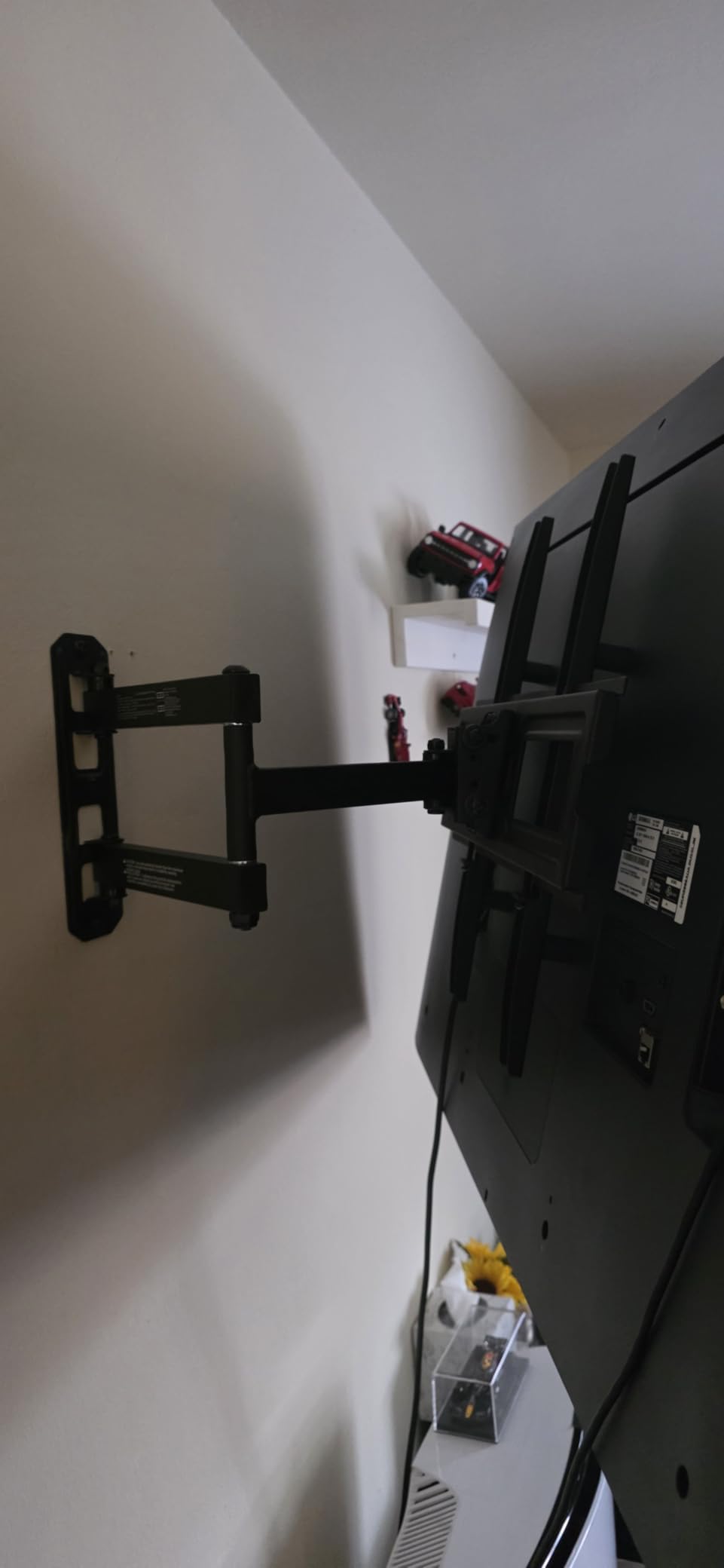 PERLESMITH Corner TV Wall Mount for 26-65 inch TVs up to 70 lbs | Full Motion TV Wall Mount Bracket, extension, swivel, tilt, level, max VESA 400x400mm, single-stud design, pre-assembled customer photo 2