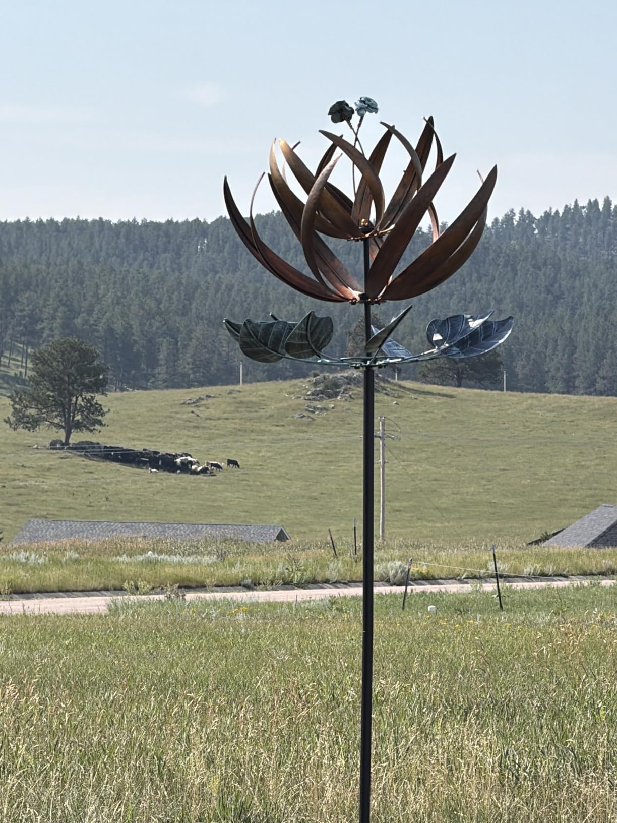 LimeHill Wind Spinner for Yard and Garden - Large Metal Kinetic Wind Sculptures for Outdoor Decorations (24 X 84 Inches) customer photo 1