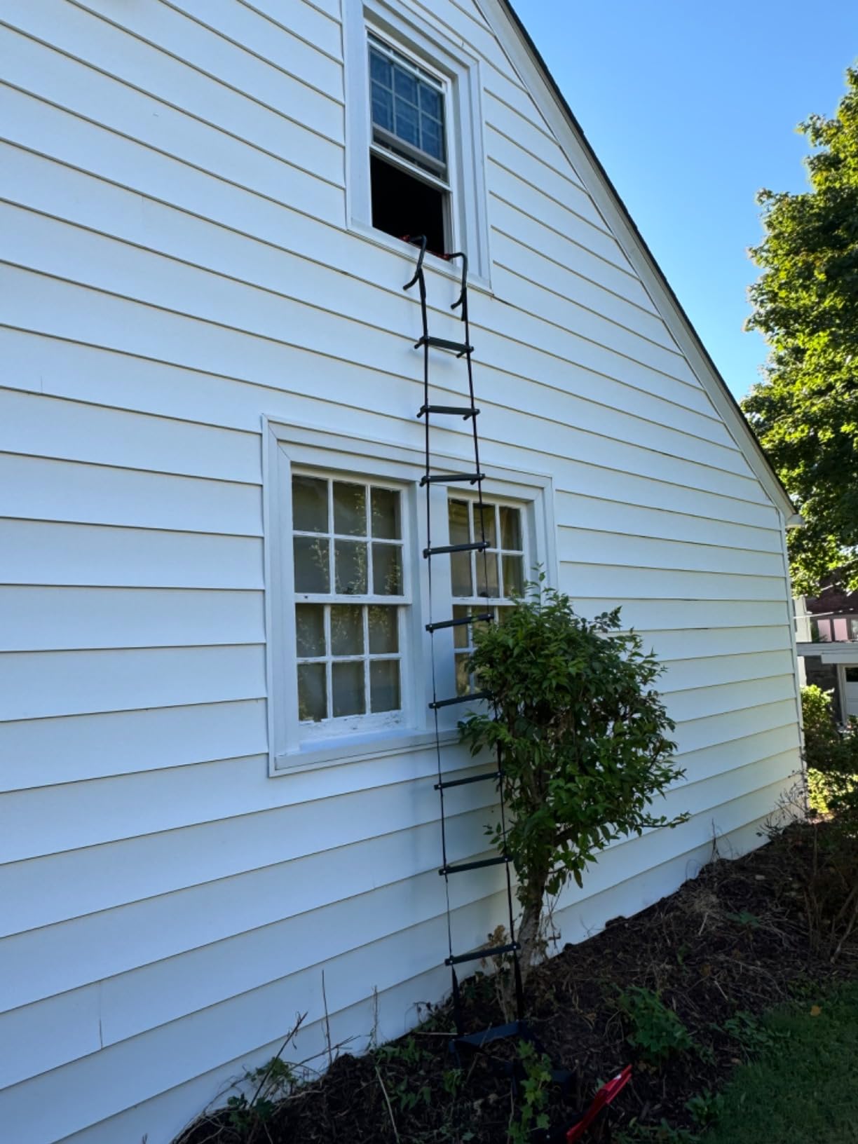 First Alert Three-Story Fire Escape Ladder, 24 Feet, Steel, Anti-Slip, Black customer photo 2