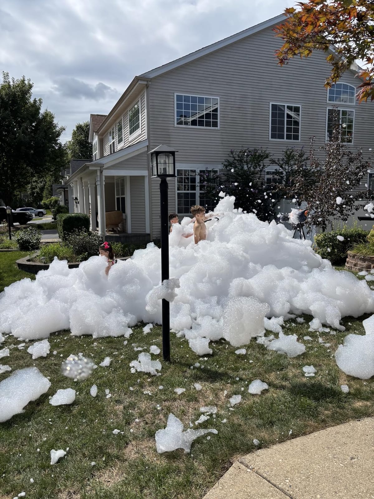 Foam Machine for Families and Party - Easy to Use Foam Making Toy with Large Foams Production, Perfect for Birthdays, Celebrations, and Backyard Events customer photo 1