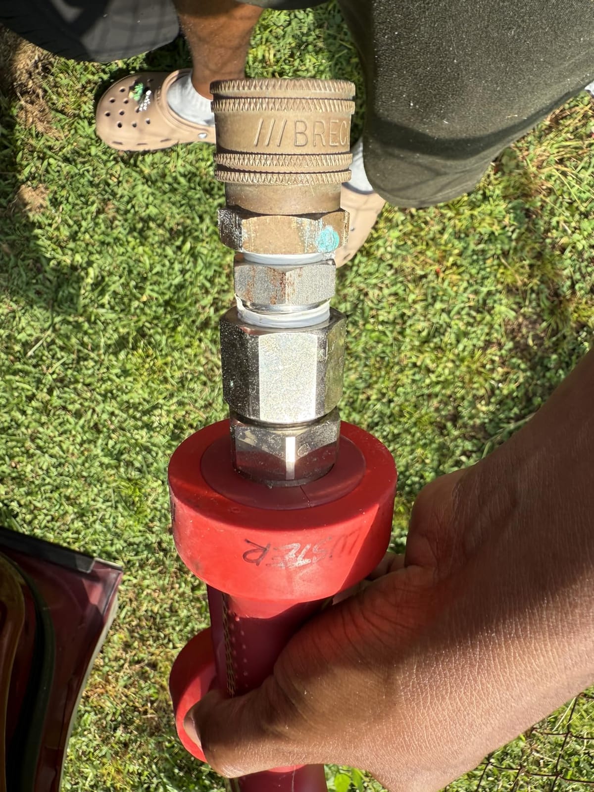 General Pump YG1635SR 350 PSI @ 16 GPM Red High Flow Rear Entry Wash Down/Soft Wash Spray Gun with SS Swivel Pin customer photo 2
