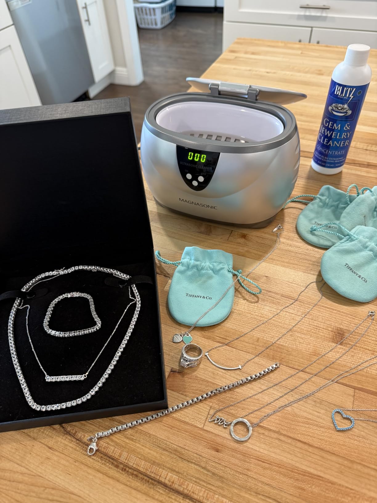 Magnasonic Ultrasonic Cleaner, 20oz Stainless Steel Tank, Digital Timer, 5 Cleaning Modes, w/ 8oz Gem & Jewelry Cleaner Concentrate Solution for All Jewelry, Eyeglasses, Watches, Dentures, Retainers customer photo 2