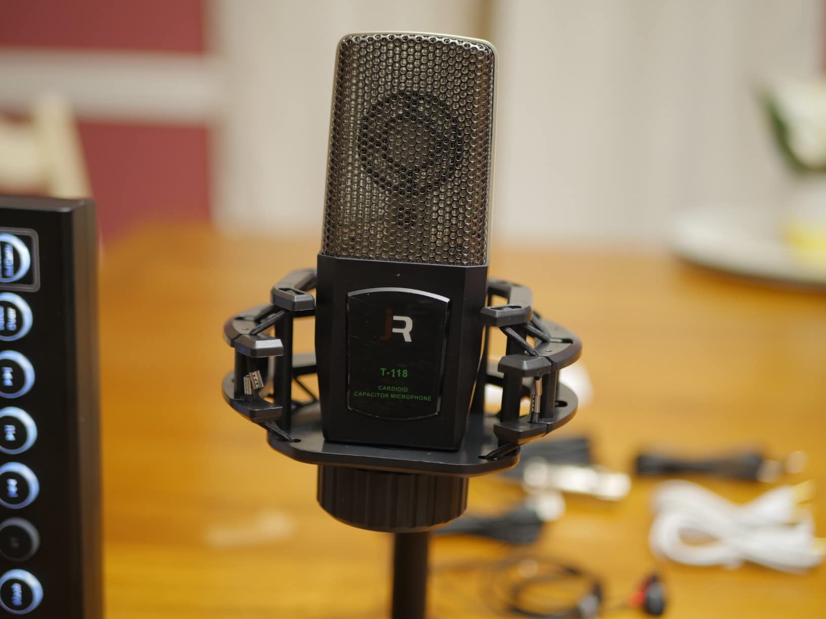RHM M9 Podcast Equipment Bundle, All-in-One Starter Kit with Condenser Microphone & Tripod, Support Guitar or Bass Connection, 8H Battery, Portable Sound Mixer for TikTok, YouTube, PC, Smartphone customer photo 2