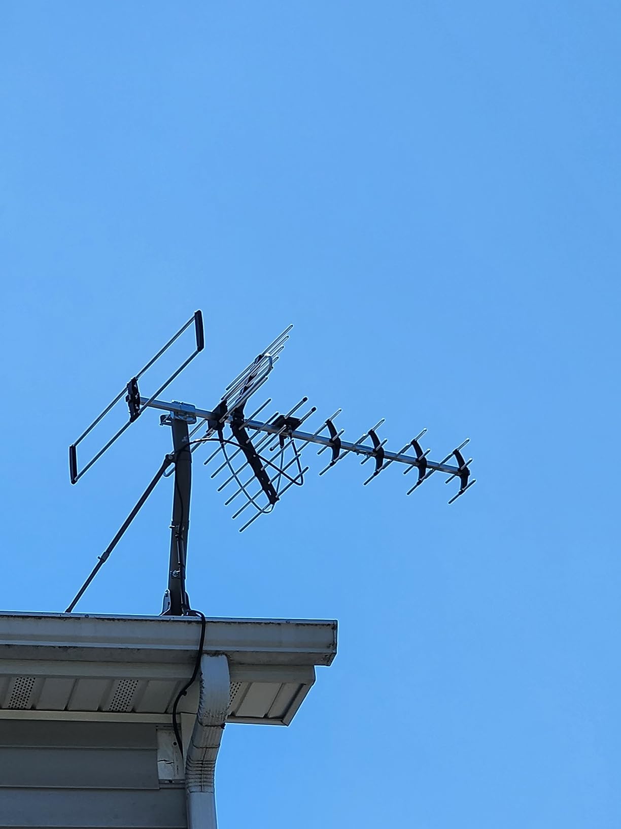 Five Star Outdoor HDTV Antenna up to 200 Mile Long Range, Attic or Roof Mount, Digital OTA Antenna for 4K 1080P VHF UHF, 4 TVs, ATSC 3.0 Ready customer photo 2