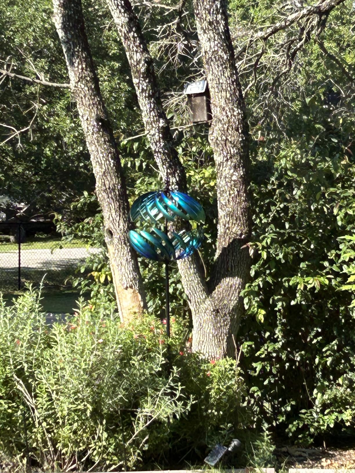 LimeHill Wind Spinner for Yard and Garden - Large Metal Kinetic Wind Sculptures for Outdoor Decorations (Blue Magnolia) customer photo 1