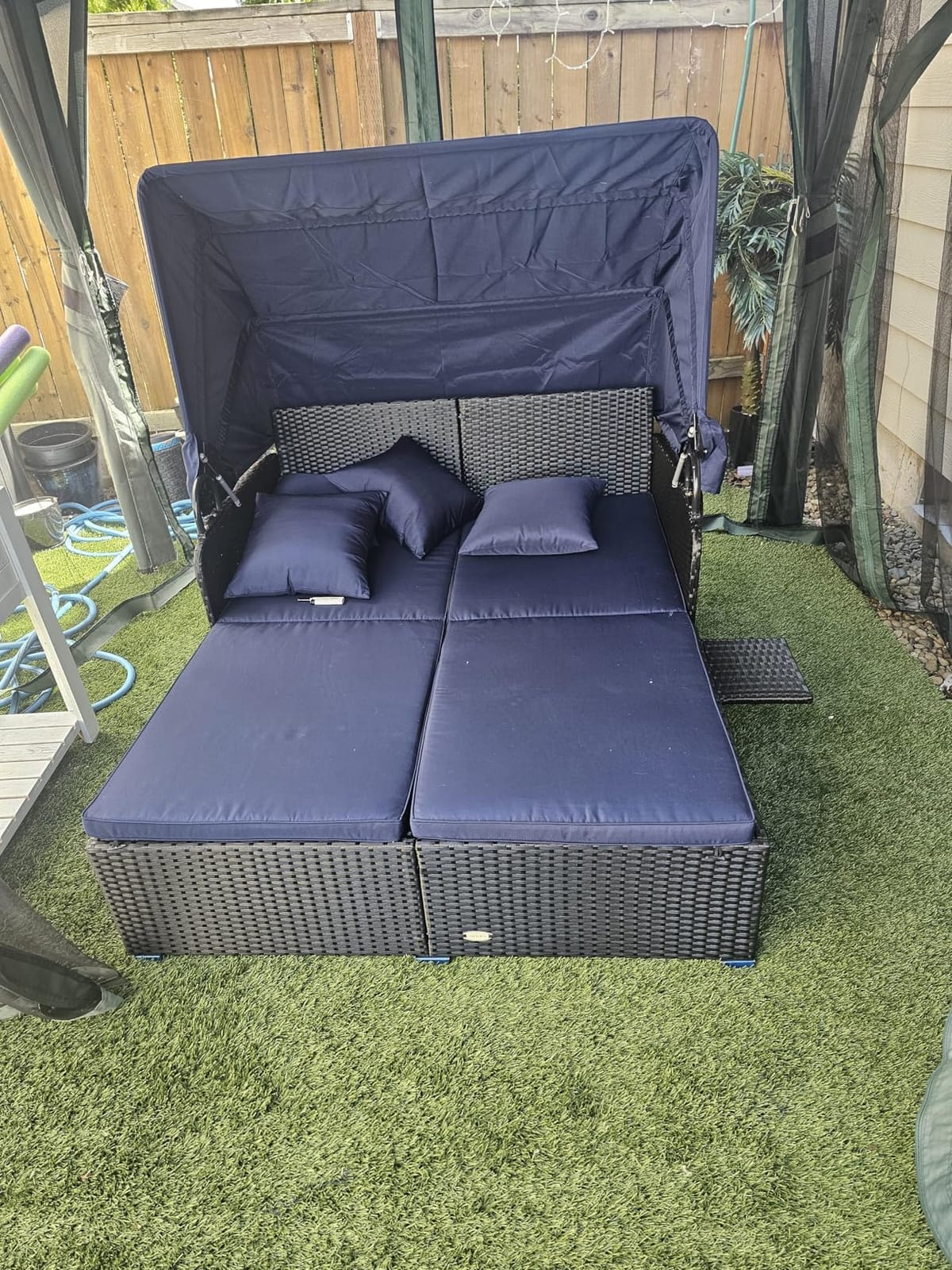Tangkula Outdoor Rattan Daybed, Sunbed Wicker Furniture w/Spacious Seat, Upholstered Cushion & High-Resilience Sponge, Wicker Patio Sofa Set w/Extra Pillows for Courtyard Poolside (Navy) customer photo 1