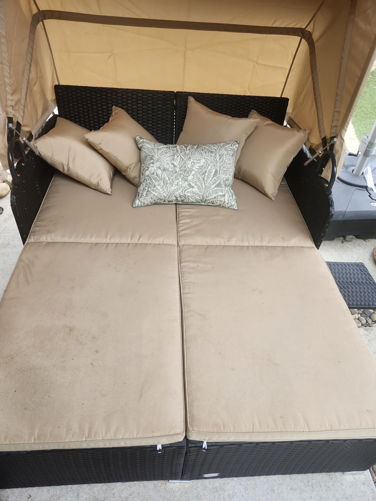 Tangkula Outdoor Rattan Daybed, Sunbed Wicker Furniture w/Spacious Seat, Upholstered Cushion & High-Resilience Sponge, Wicker Patio Sofa Set w/Extra Pillows for Courtyard Poolside (Navy) customer photo 2