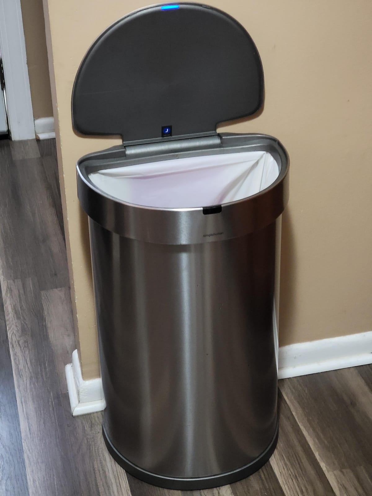 simplehuman Semi-Round Sensor Can, 45L / 12 Gallon Touch-Free Kitchen Trash Can, Adaptive Motion Sensor, Liner Rim, Liner Pocket, ADA-Compliant, Matte Black Steel customer photo 2