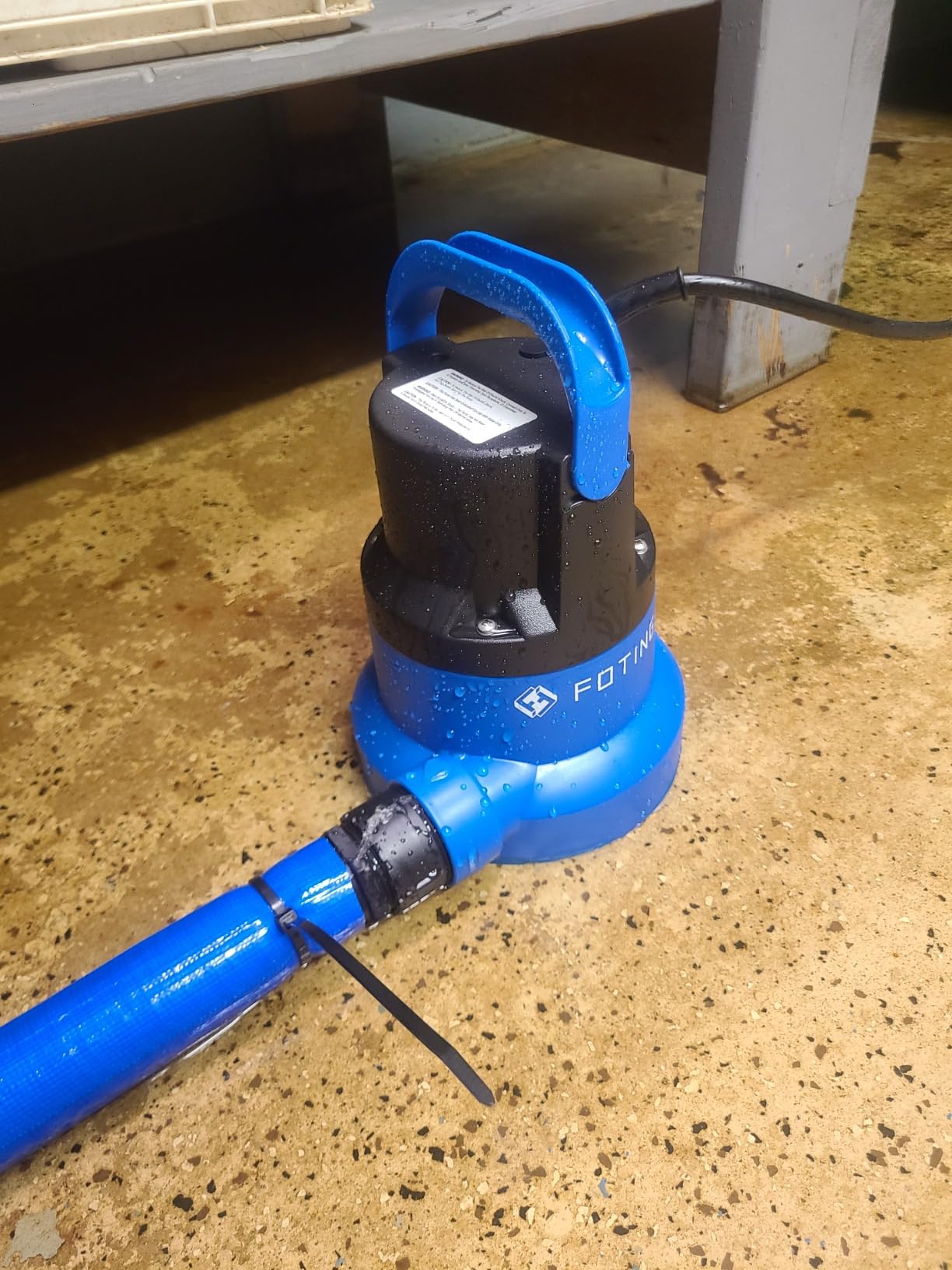 FOTING 1/2HP Submersible Water Pump with Stainless Steel Base - Removes Water to 0.04
