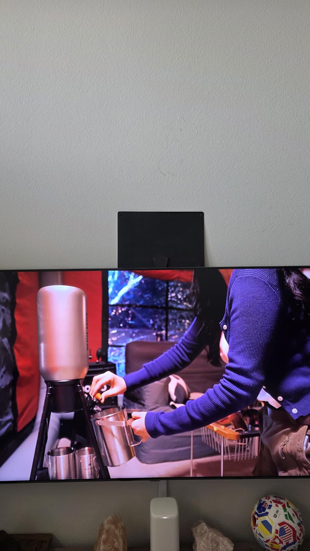 Antennas Direct ClearStream Flex Amplified Indoor TV Antenna, UHF VHF, Multi-Directional, Reversible, 50+ Mile Range - w/Jolt Switch Amplifier customer photo 2