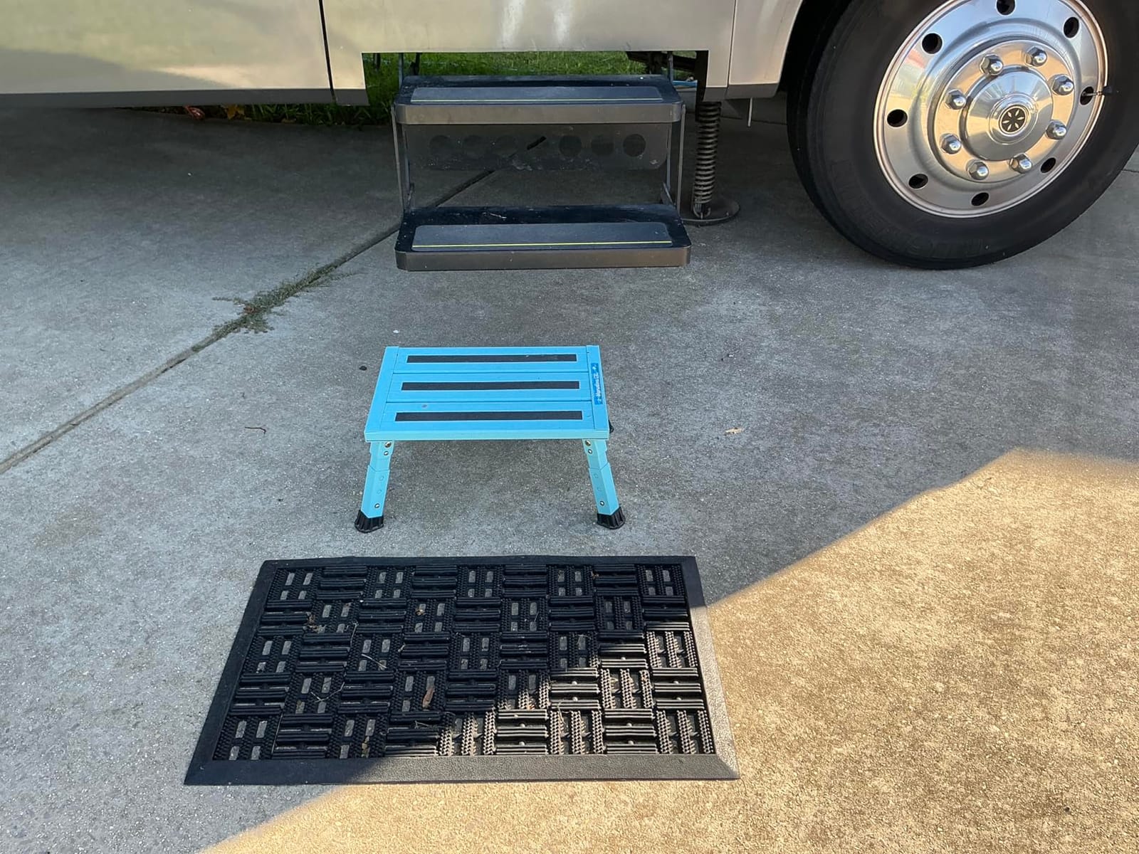 Marudina Large Platform RV Steps, 3-Level Adjustable Height Aluminum Folding Step Stool, Light Folding Anti-skidding RV Step, Supports Up to 1,000 lb (17.5